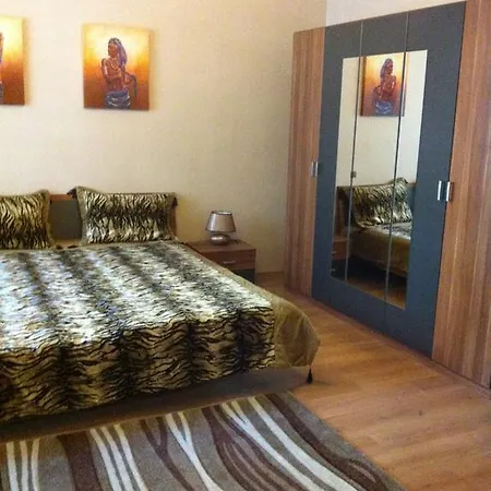 In The Old Town Apartman
